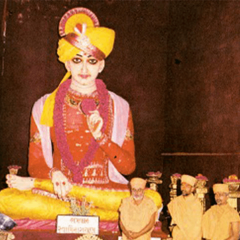 Mahant Swami led the landscaping across a 200-acre campus in Gujarat, India, during an international festival that was held to commemorate the bicentenary celebrations of 
Bhagwan Swaminarayan.  Over 8 million visitors attended over 37 days.
