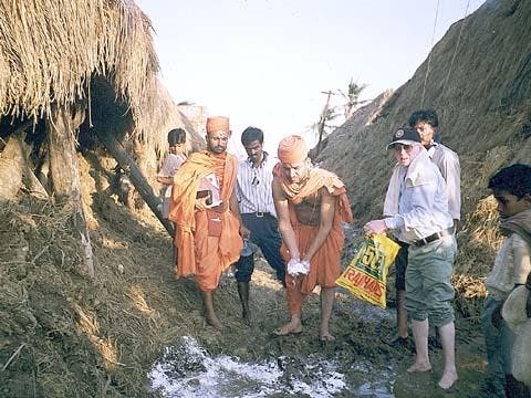 After the devastating Orissa Cyclone of 2000, BAPS volunteers and Swamis set up kitchens and assisted with the reconstruction of destroyed buildings.